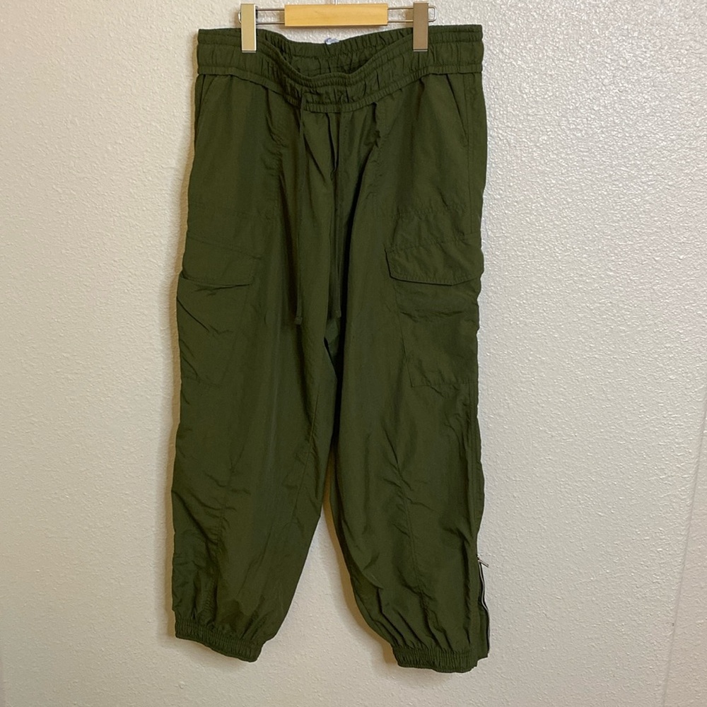 Old Navy Olive Green Quick Dry Cargo Jogger Pants